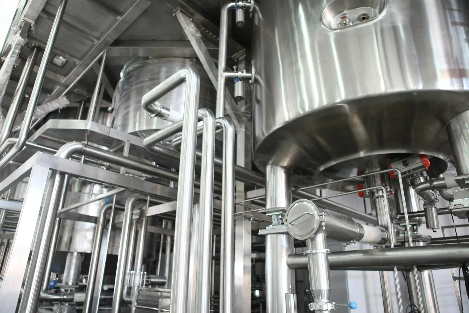 Reactor train configured for high-pressure hydrogenation and low-temperature chemistry