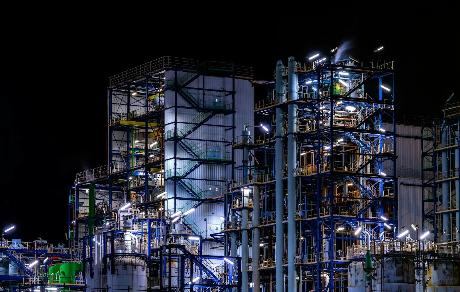 Kilogram-scale crystallisation and isolation equipment in a pilot plant