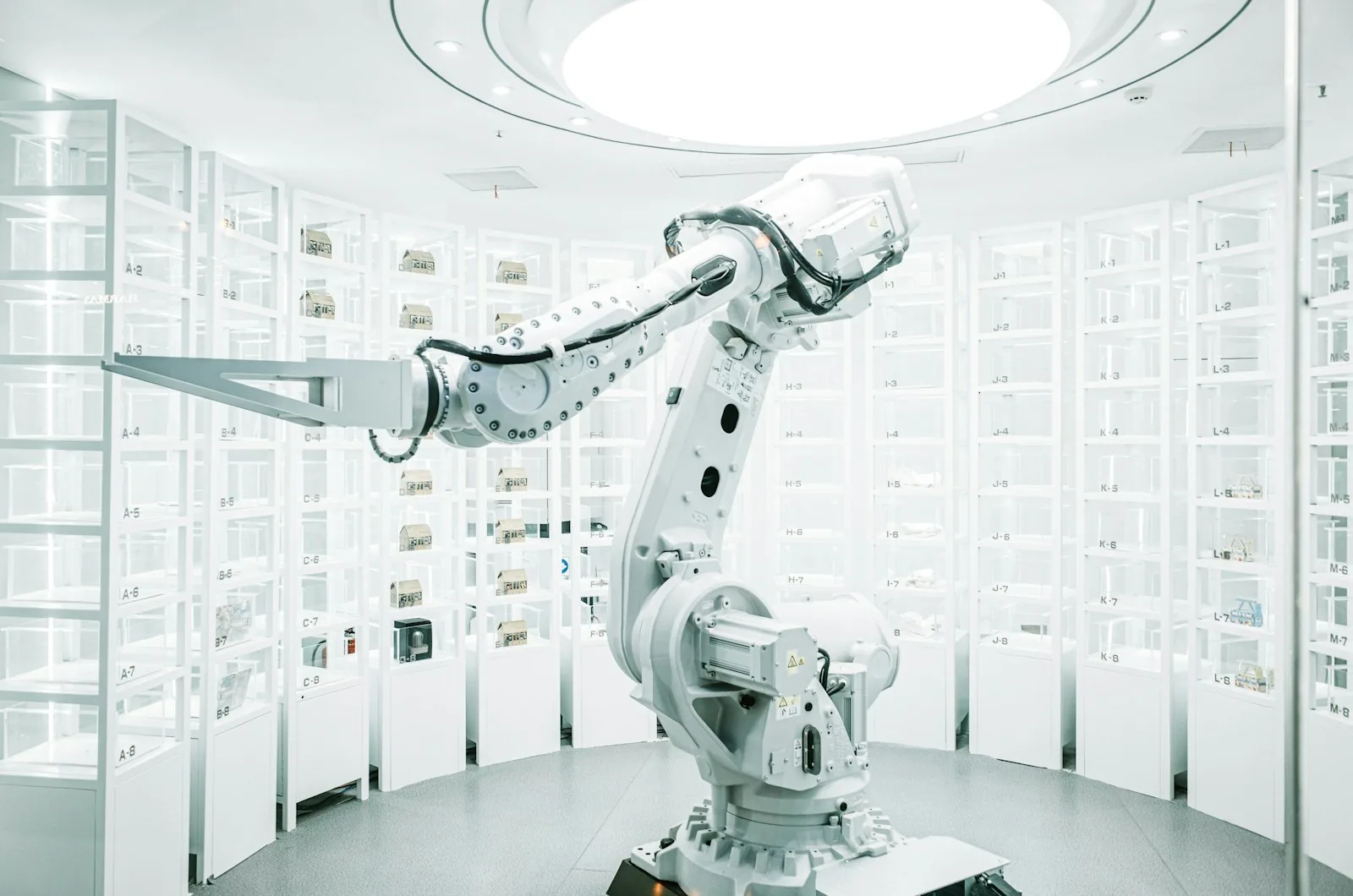 Automated parallel synthesis robot dispensing reagents into a library plate